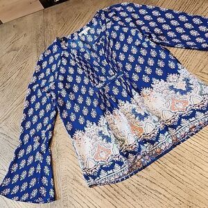 Boho bell sleeve top size small Dr2